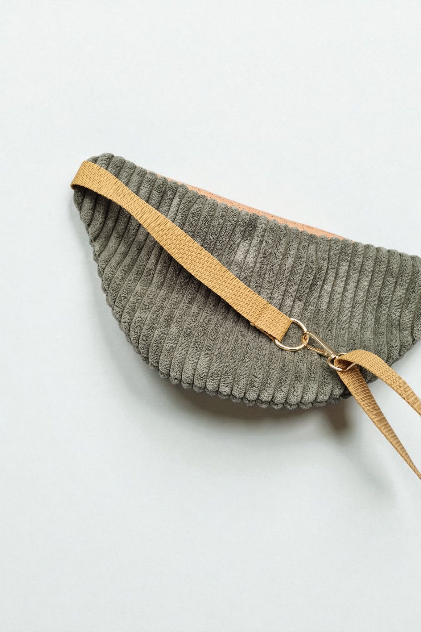 NILSON | Bauchtasche | Cord oliv